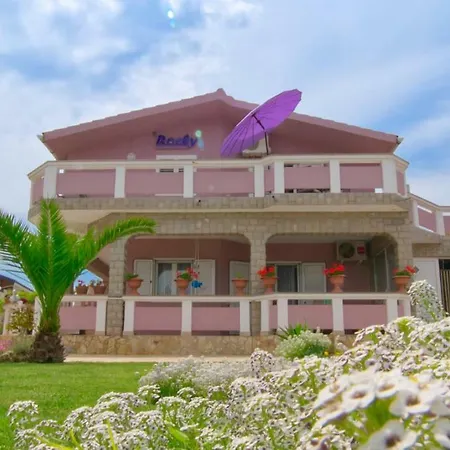 Rocky Beach House * Vir